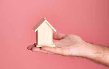 Navigating Short-Term Debt: The Crucial Differences Between Small Loans and Payday Loans